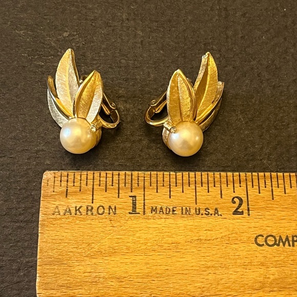 Crown Trifari Clip Earrings with Rhinestones and Faux Pearl - Picture 5 of 5